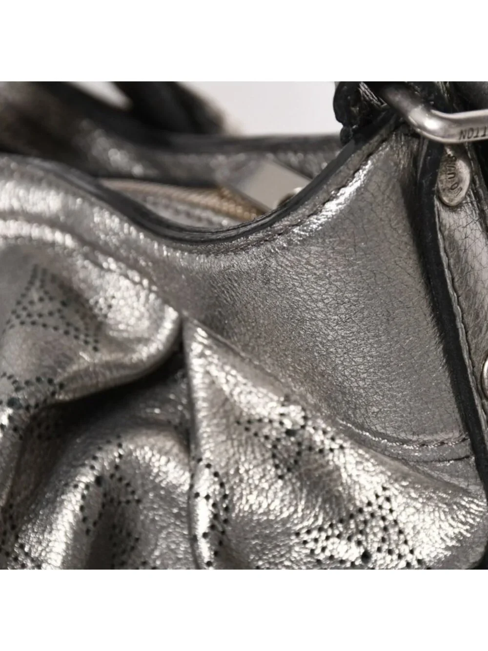 Louis Vuitton Mahina XS Shoulder Bag Argent Metallic Silver